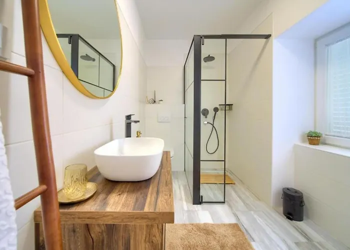 公寓 One-bedroom With Terrace 瓦比尼科
